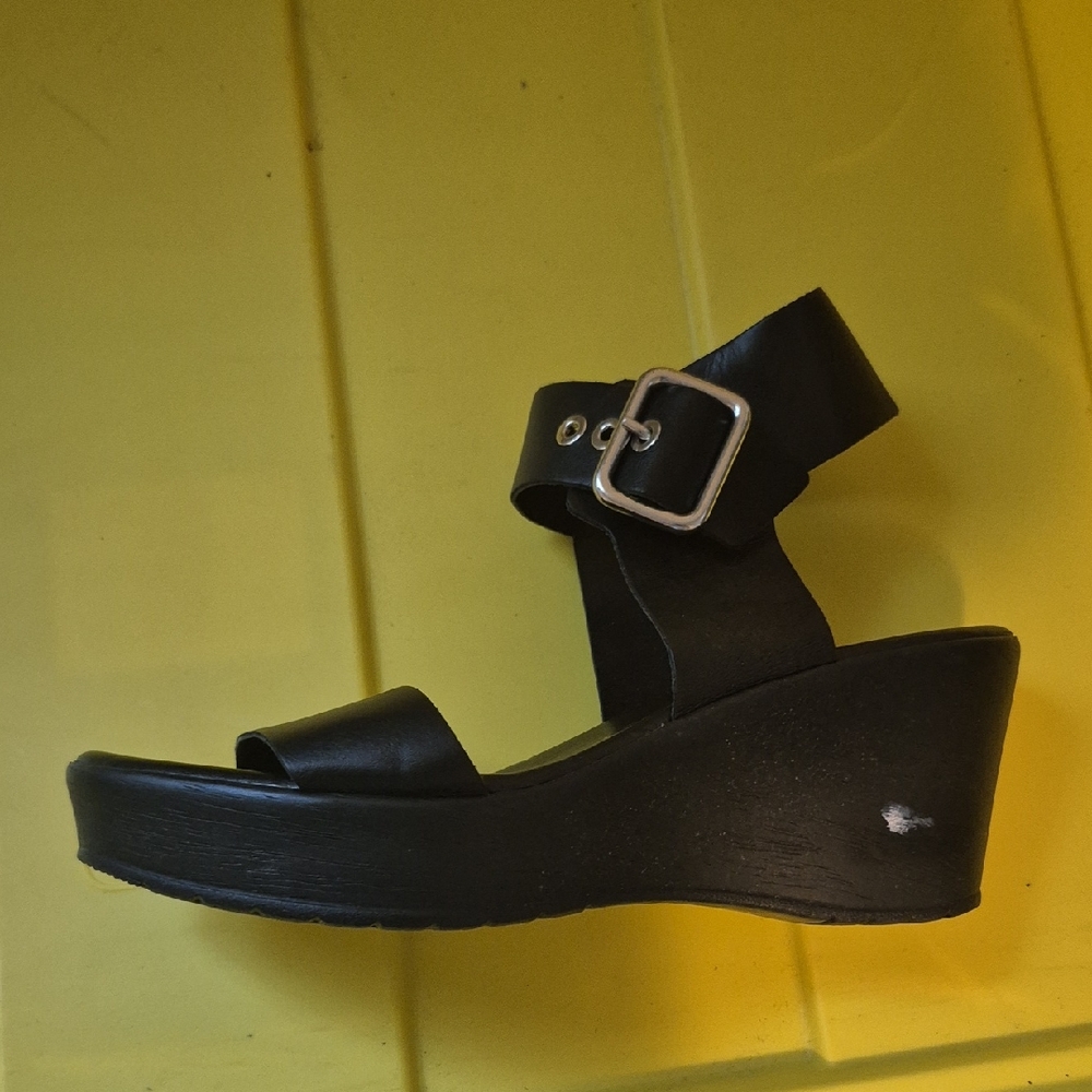 Black Platform Sandals